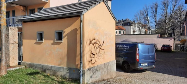 2-K-PU- Graffitientfernung_vorher